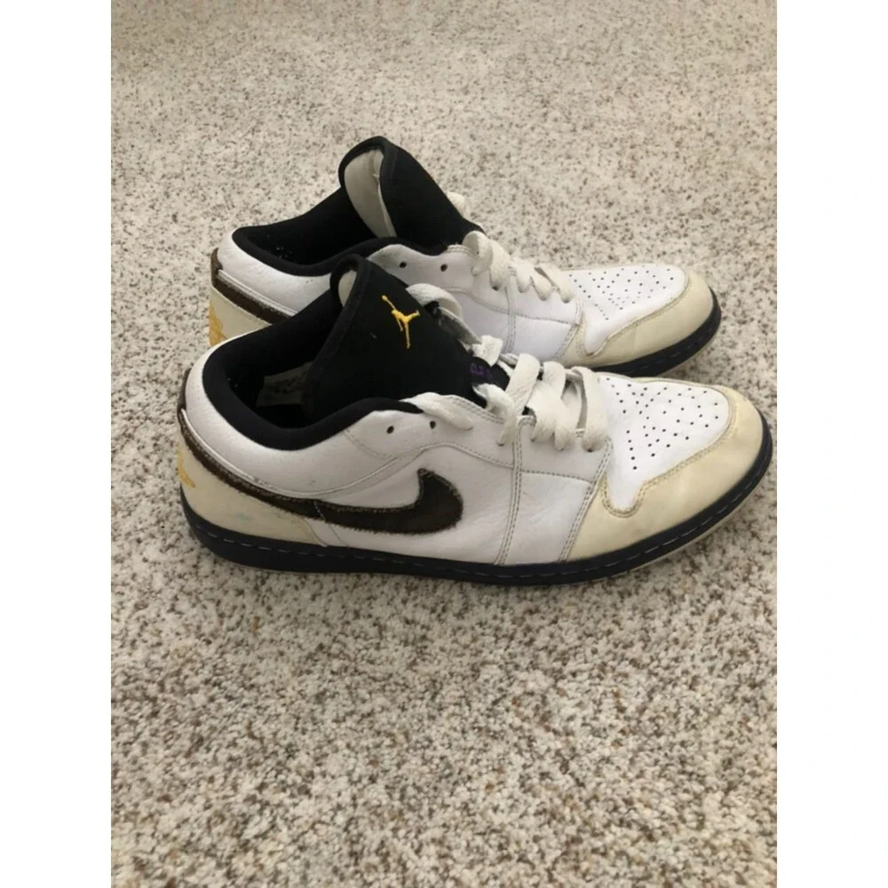 Jordan 1 low phat taxi white